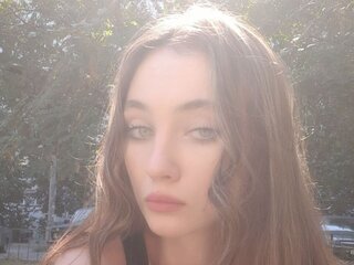 LauraTanguy shows video