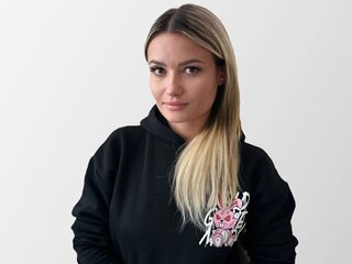 LexyeLure shows naked